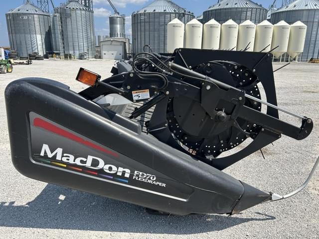 Image of MacDon FD70 equipment image 3