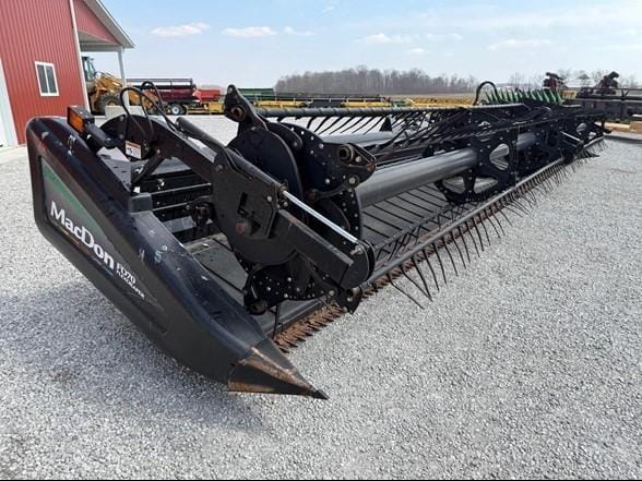 2009 MacDon FD70 Equipment Image0