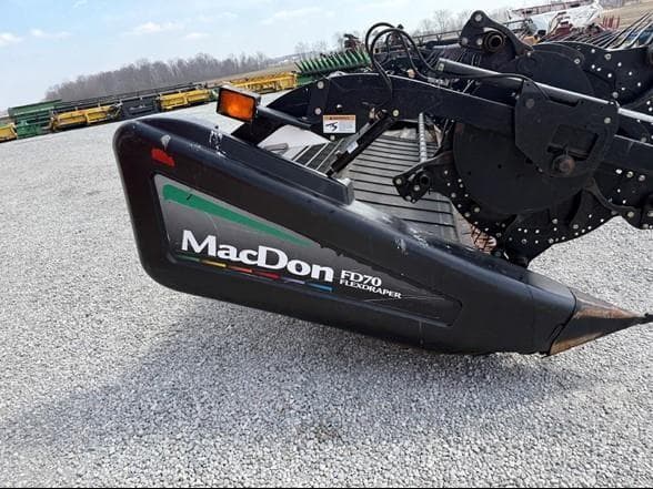 Image of MacDon FD70 equipment image 2