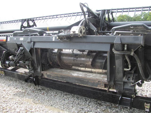 Image of MacDon FD70 equipment image 4