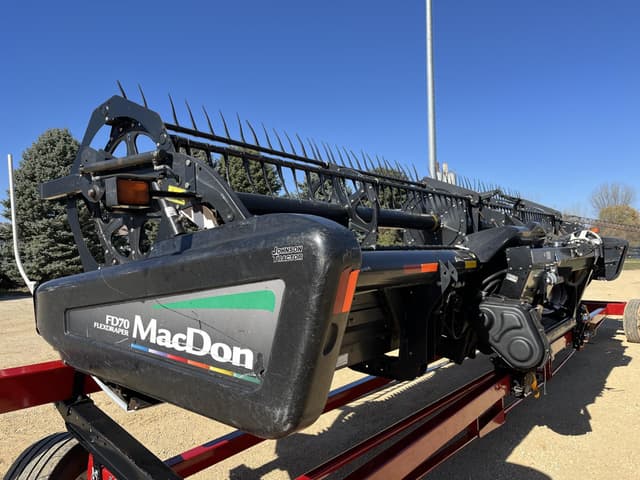 Image of MacDon FD70 equipment image 4