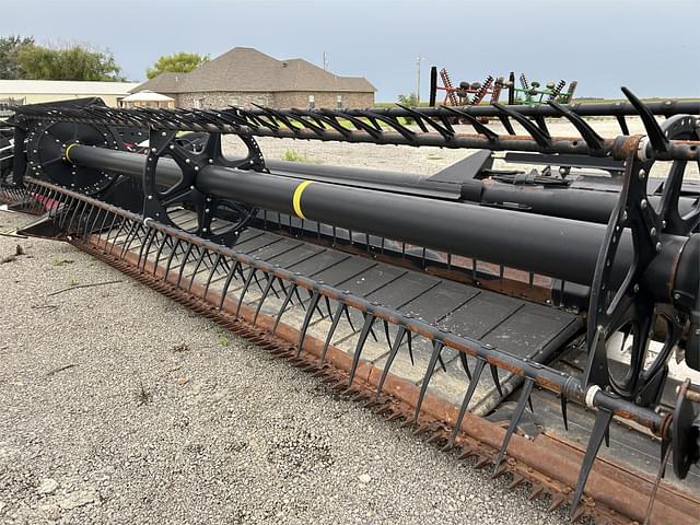 Image of MacDon FD70 equipment image 4