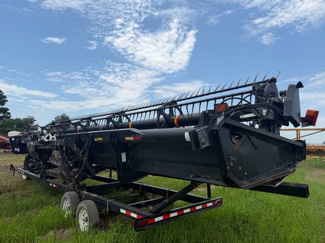 Image of MacDon D50 equipment image 3