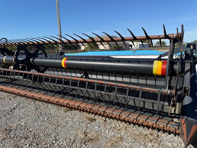 Image of MacDon D60 equipment image 2