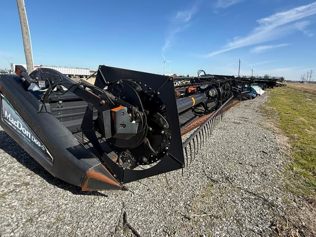 Image of MacDon D60 equipment image 3