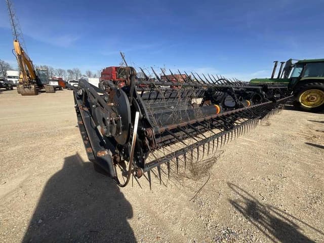 Image of MacDon D60 equipment image 2