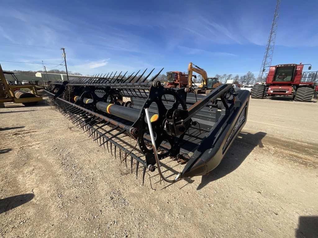 2009 MacDon D60 Equipment Image0