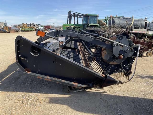 Image of MacDon D60 equipment image 3