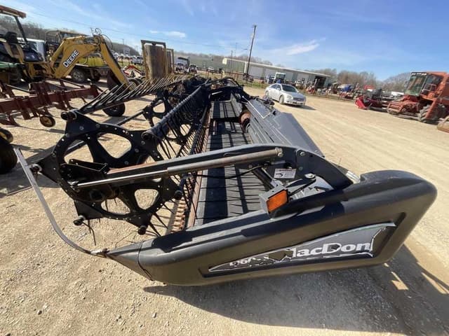 Image of MacDon D60 equipment image 1