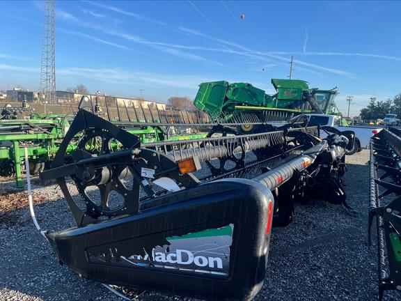 Image of MacDon FD140 equipment image 3