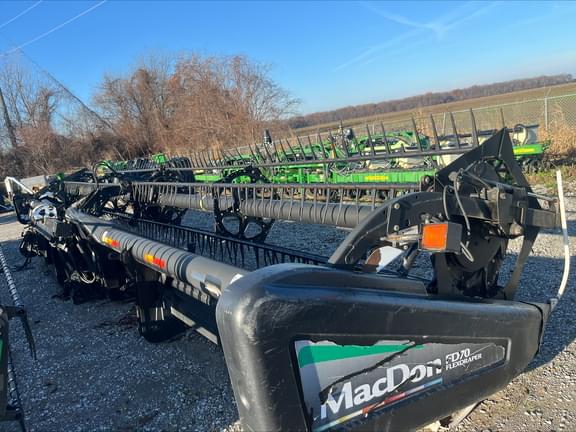 Image of MacDon FD140 equipment image 2