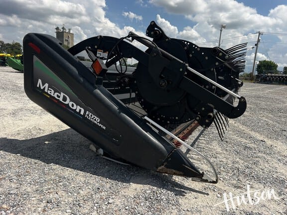 2009 MacDon FD70 Equipment Image0