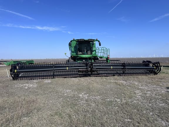 2009 MacDon FD70 Equipment Image0