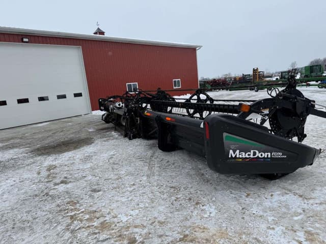 Image of MacDon FD70 equipment image 4