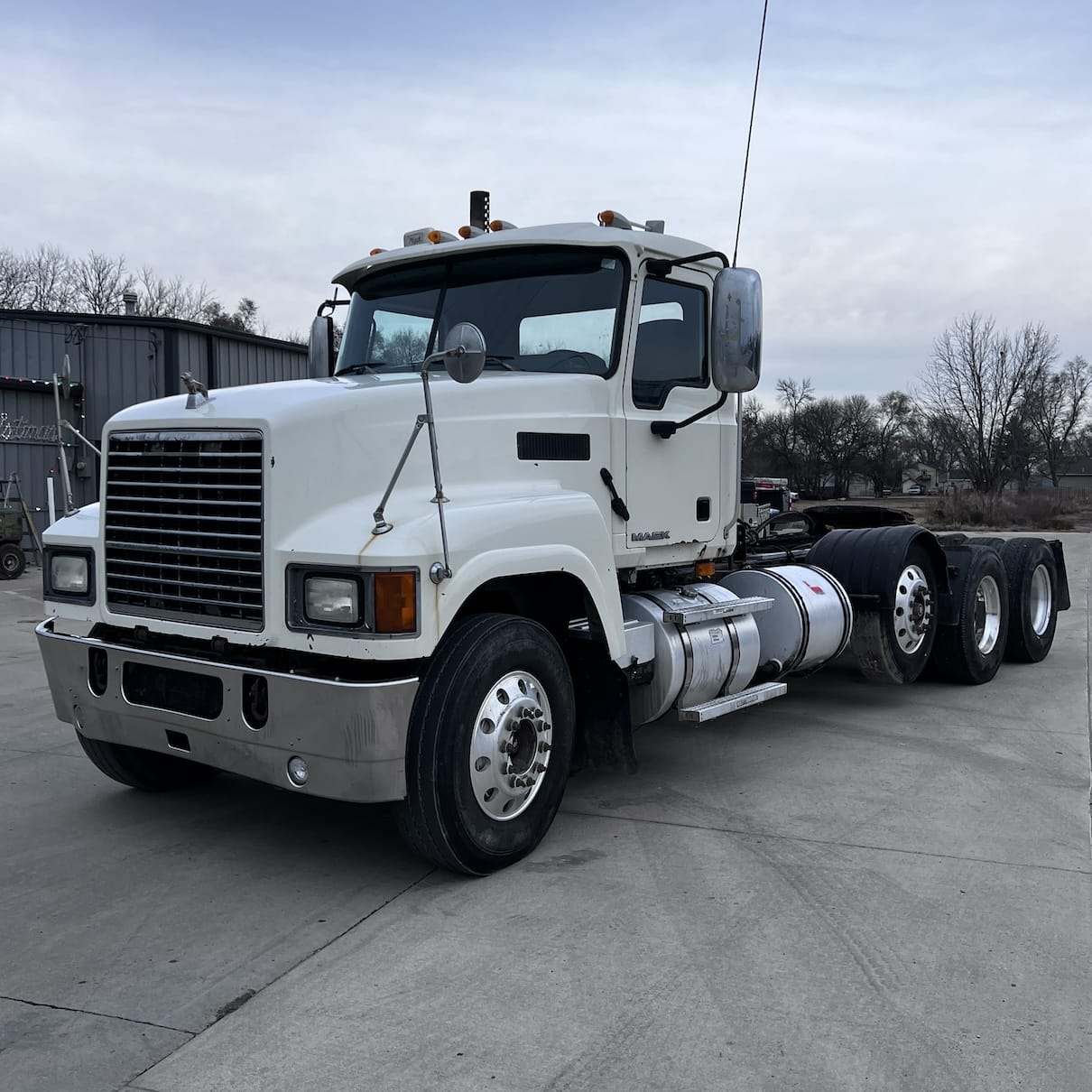 Main image Mack CHU613