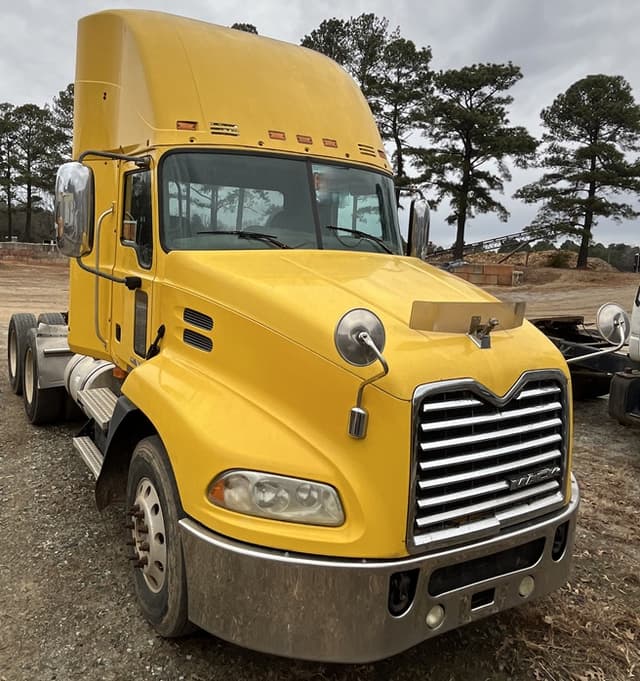 Image of Mack CXU613 equipment image 3