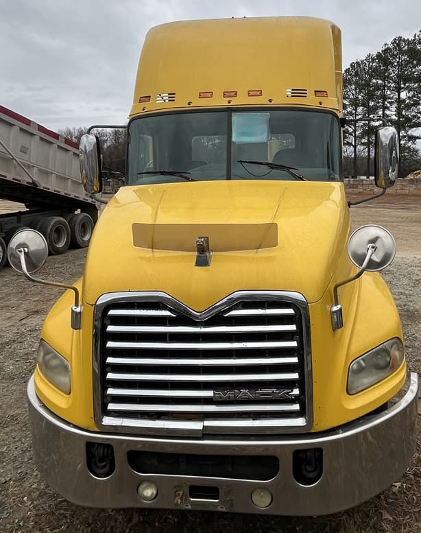 Image of Mack CXU613 equipment image 2