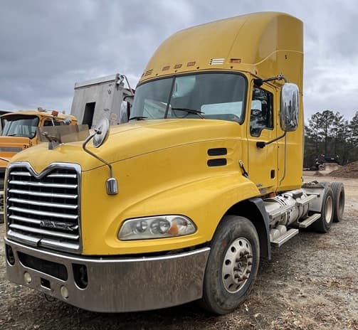 Image of Mack CXU613 equipment image 1