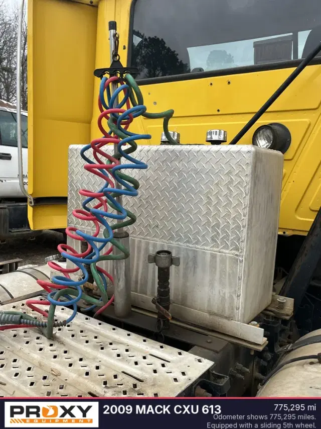 Image of Mack CXU613 equipment image 3