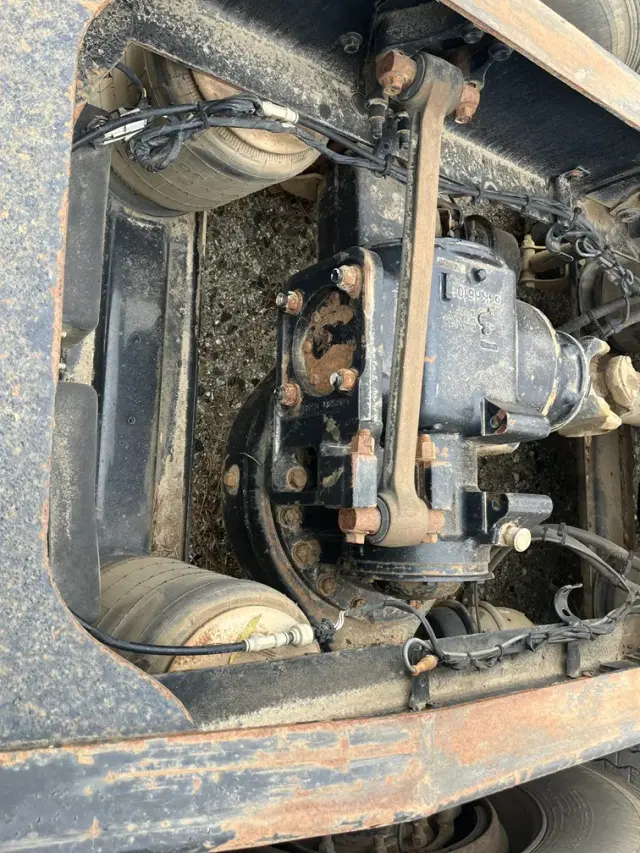 Image of Mack CXU613 equipment image 4