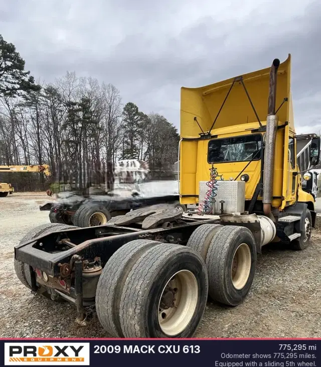 Image of Mack CXU613 equipment image 2