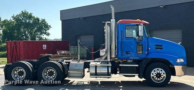 Image of Mack CXU equipment image 3