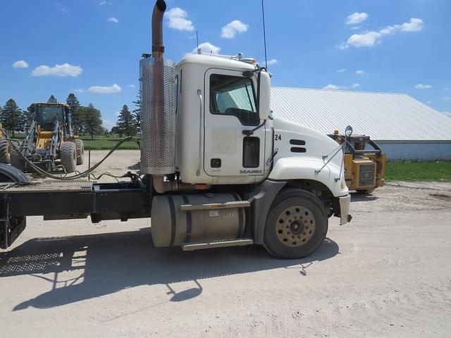 Image of Mack CXU600 equipment image 1