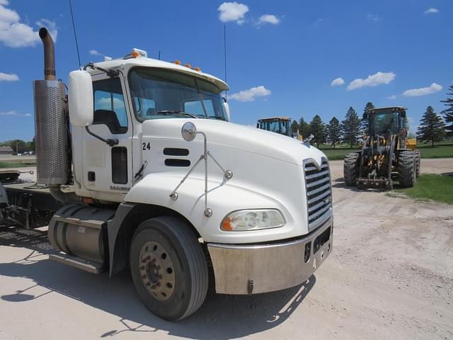 Image of Mack CXU600 equipment image 3