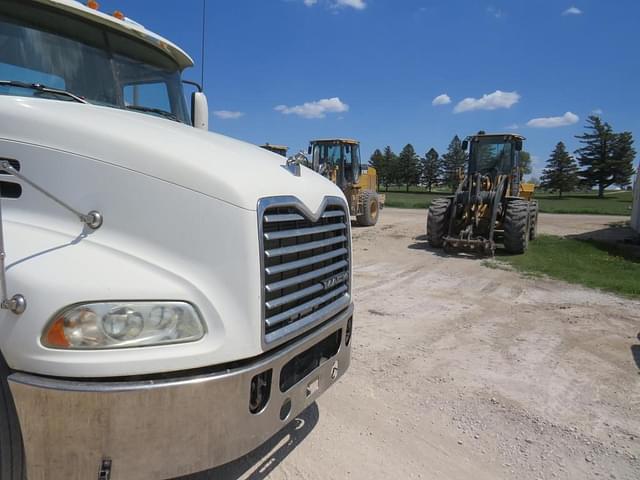 Image of Mack CXU600 equipment image 4