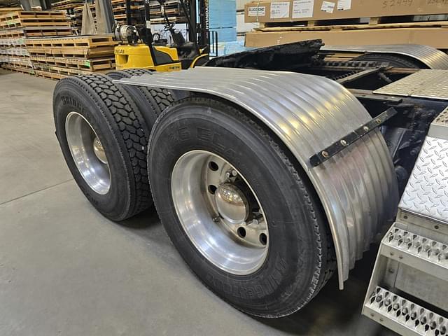Image of Mack Pinnacle CXU613 equipment image 3