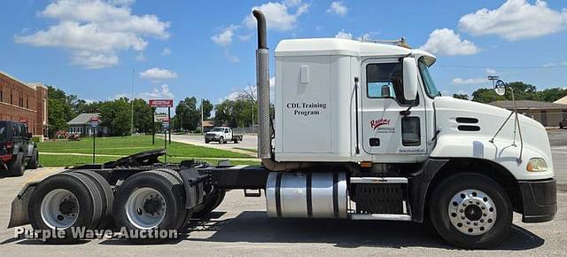 Image of Mack CXU613 equipment image 3