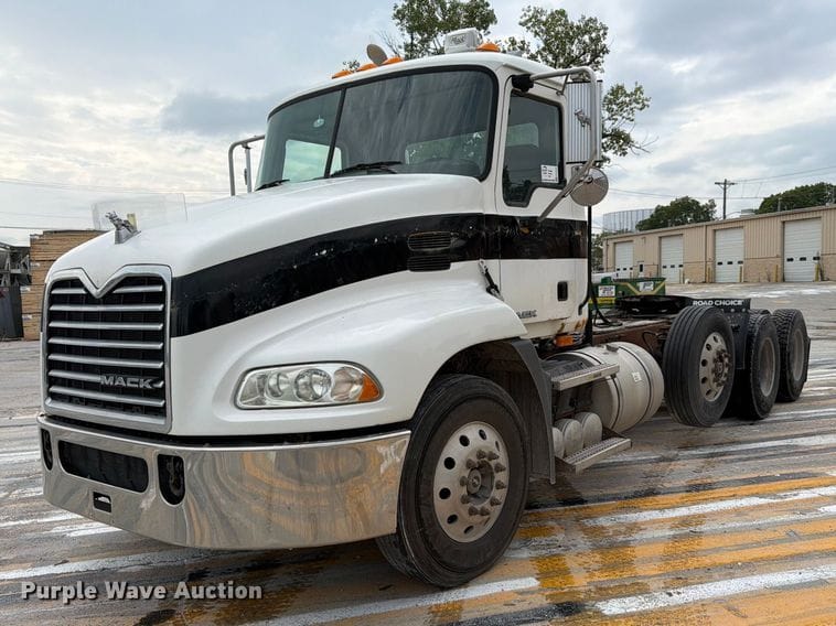 2009 Mack CXU613 Equipment Image0