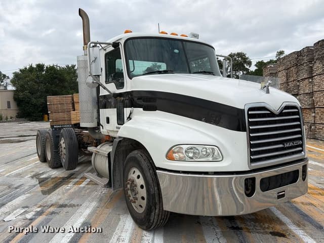 Image of Mack CXU613 equipment image 2