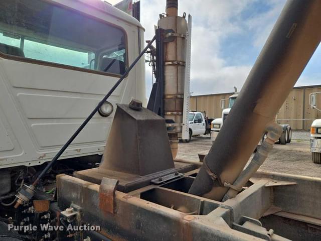 Image of Mack Granite equipment image 4