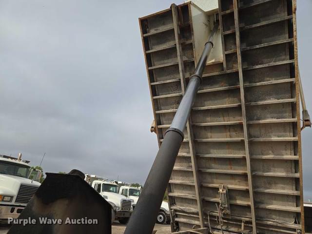 Image of Mack Granite equipment image 2