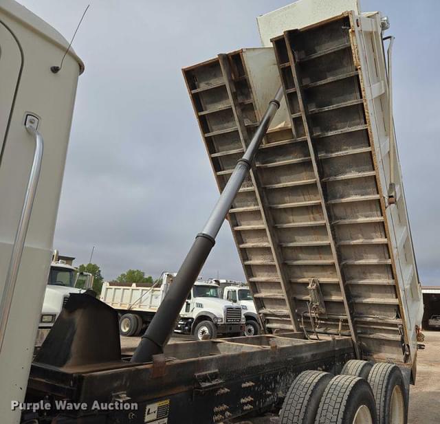 Image of Mack Granite equipment image 1