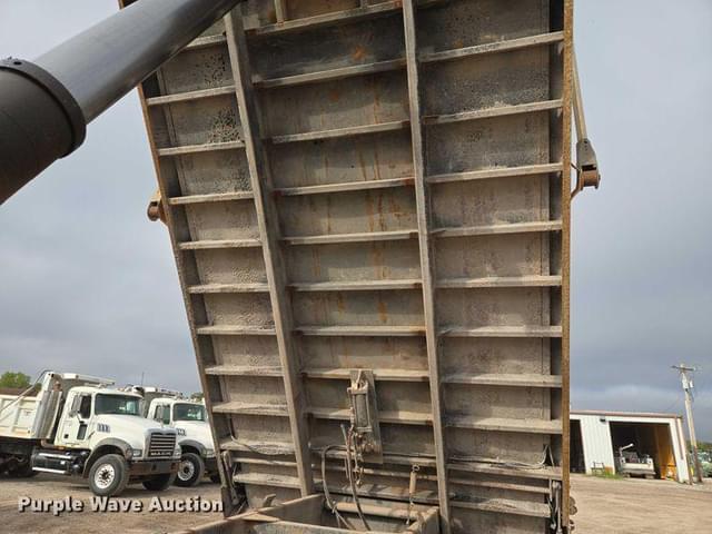 Image of Mack Granite equipment image 3