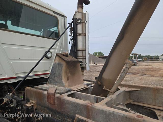 Image of Mack Granite equipment image 3