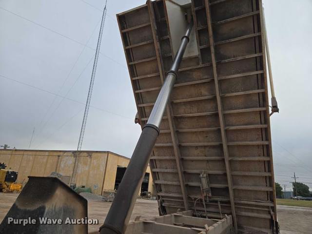 Image of Mack Granite equipment image 2