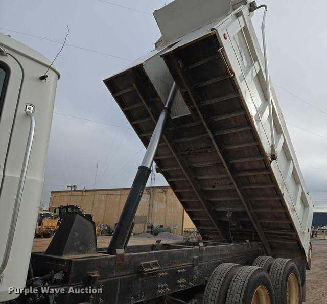 Image of Mack Granite equipment image 1