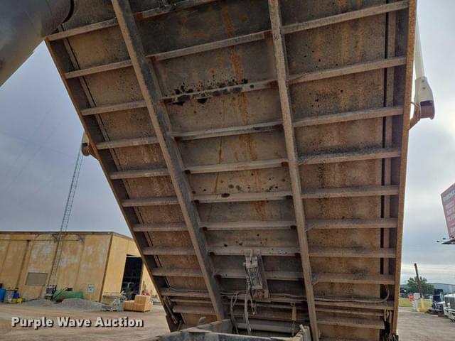 Image of Mack Granite equipment image 4