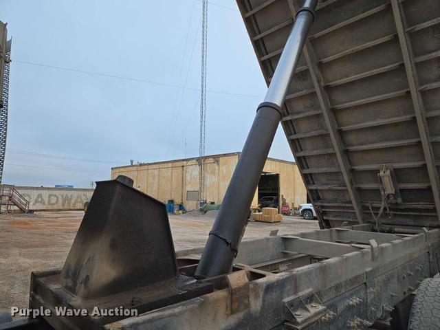 Image of Mack Granite equipment image 3