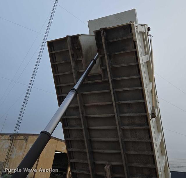 Image of Mack Granite equipment image 2