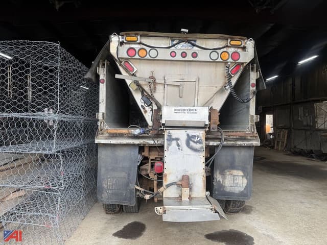 Image of Mack GU712 equipment image 4