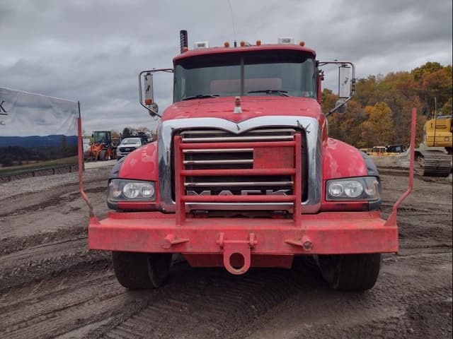 Image of Mack Granite GU713 equipment image 1