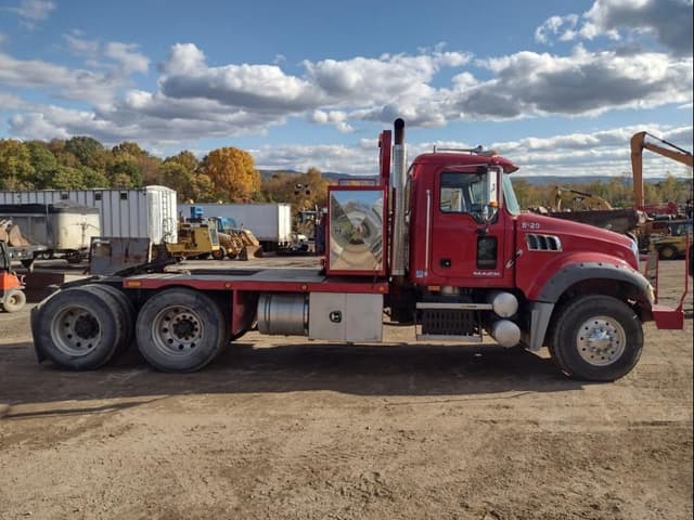 Image of Mack Granite GU713 equipment image 2