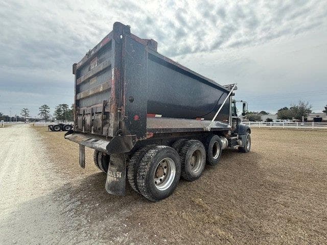 Image of Mack Granite GU713 equipment image 4