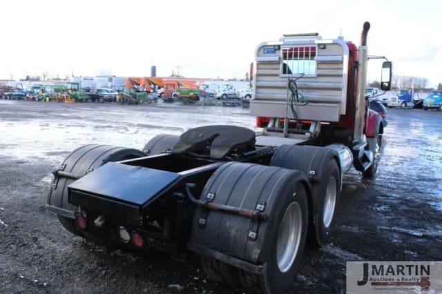Image of Mack Granite equipment image 2