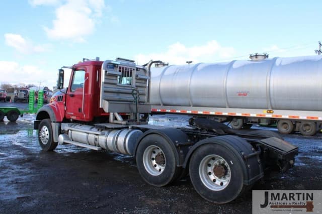 Image of Mack Granite equipment image 3