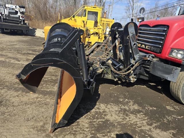 Image of Mack GU713 equipment image 1